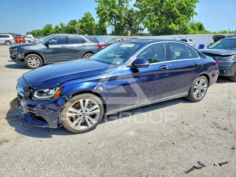 2017 Mercedes Benz C-Class photo