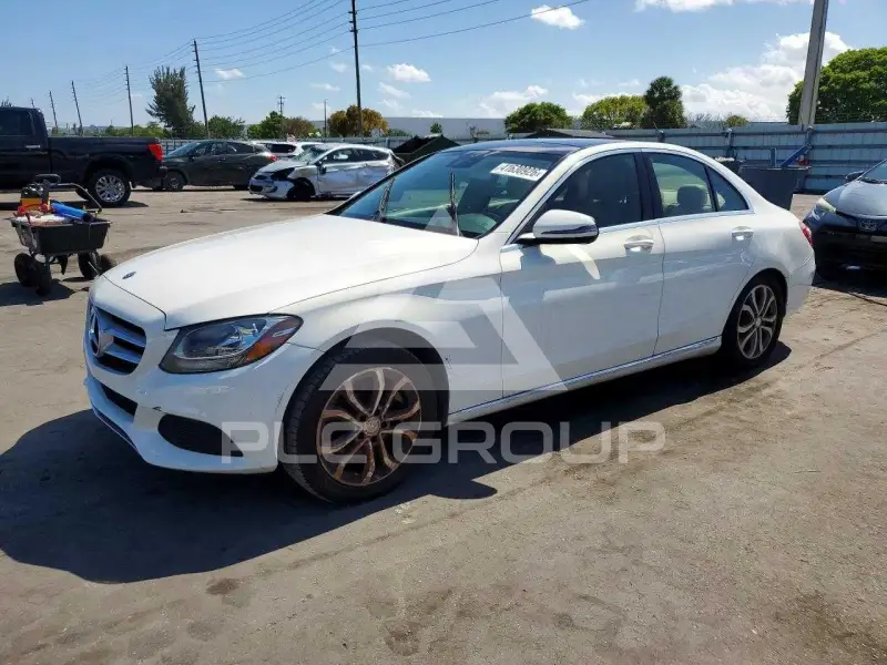 2017 Mercedes Benz C-Class фото