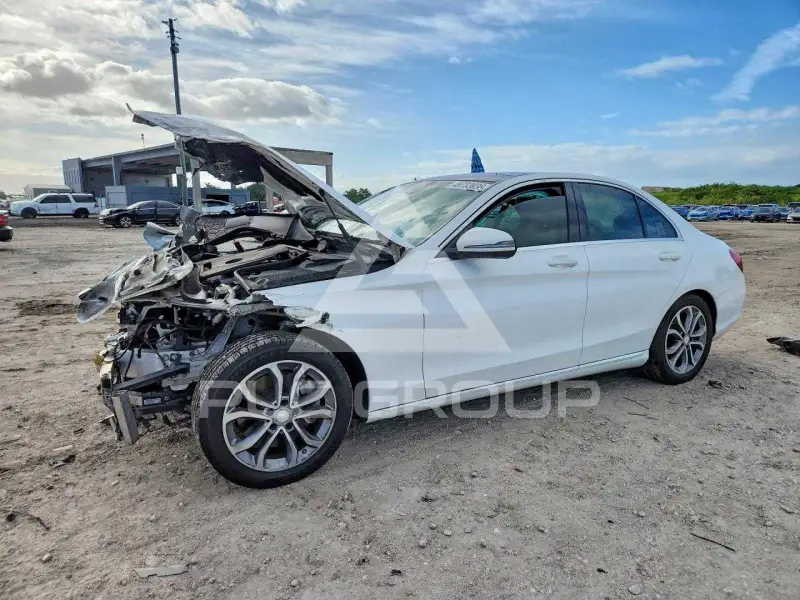 2017 Mercedes Benz C-Class photo