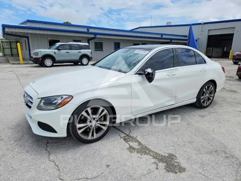 2017 Mercedes Benz C-Class фото