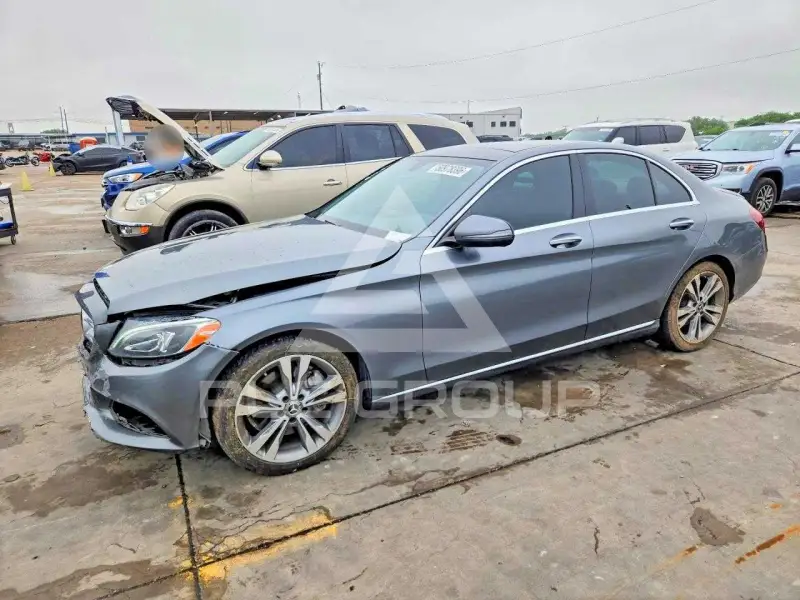 2017 Mercedes Benz C-Class фото