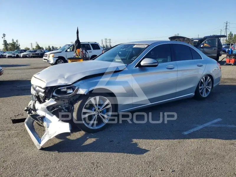 2017 Mercedes Benz C-Class фото