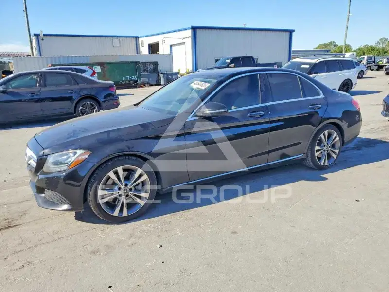 2017 Mercedes Benz C-Class фото