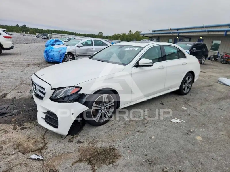 2017 Mercedes Benz E-Class фото