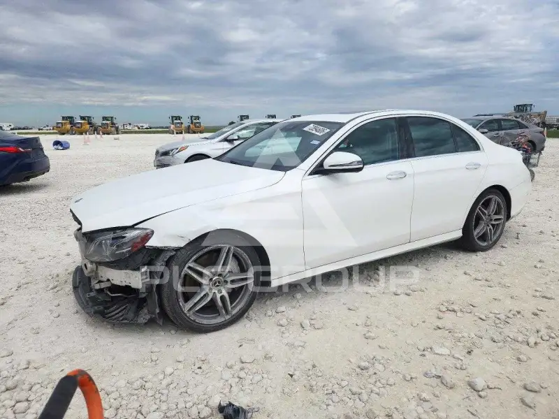 2017 Mercedes Benz E-Class фото