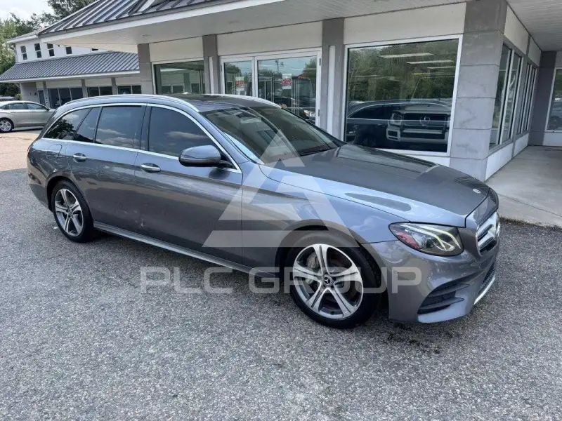 2017 Mercedes Benz E-Class фото