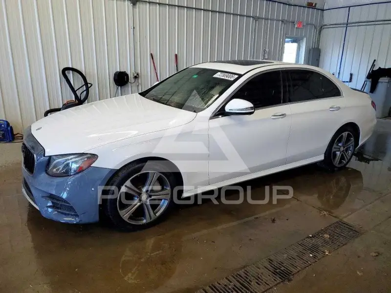 2017 Mercedes Benz E-Class фото