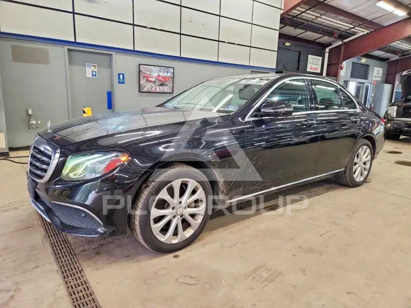 2017 Mercedes Benz E-Class фото