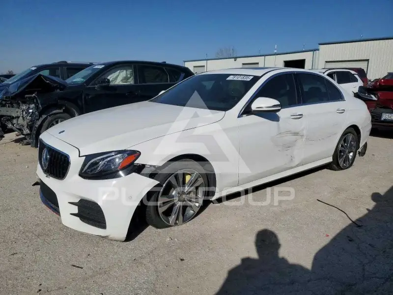2017 Mercedes Benz E-Class фото