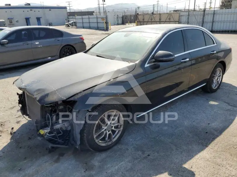 2017 Mercedes Benz E-Class фото