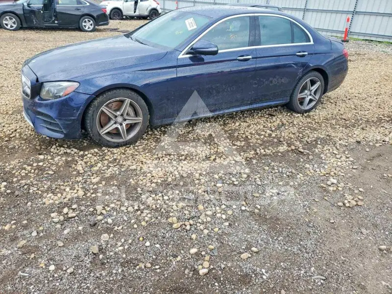 2017 Mercedes Benz E-Class фото