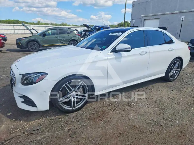 2017 Mercedes Benz E-Class фото