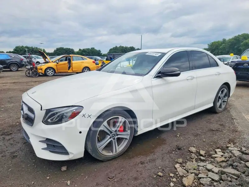 2017 Mercedes Benz E-Class фото