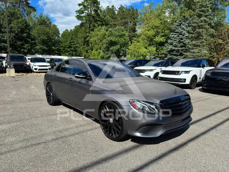 2017 Mercedes Benz E-Class фото