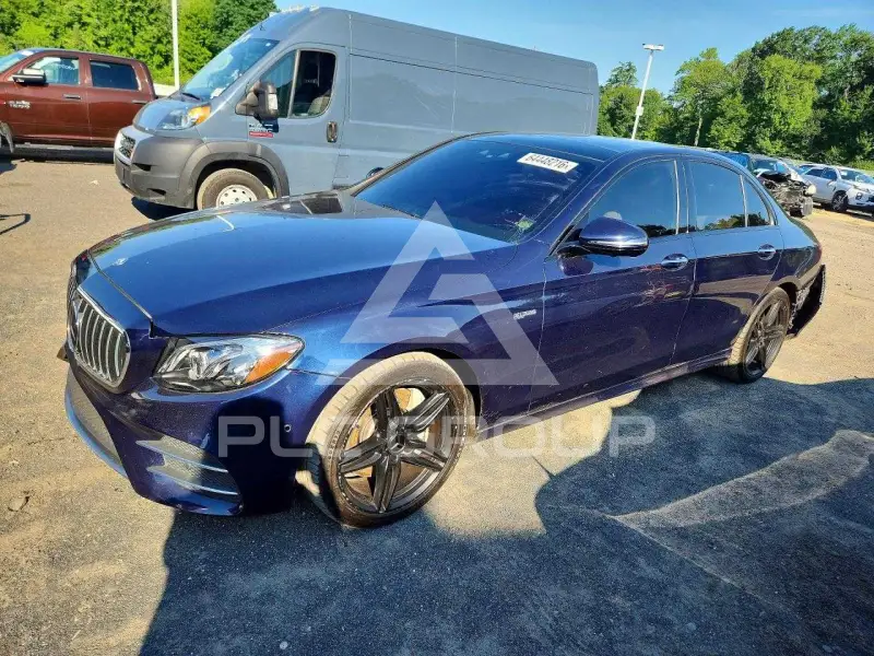2017 Mercedes Benz E-Class фото