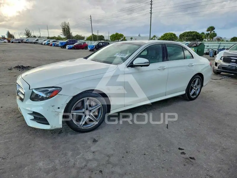 2017 Mercedes Benz E-Class фото
