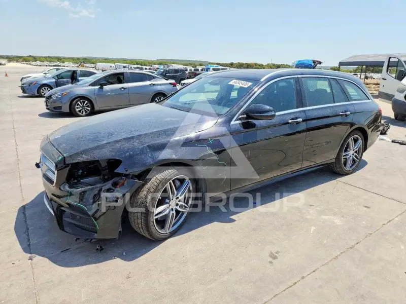 2017 Mercedes Benz E-Class фото