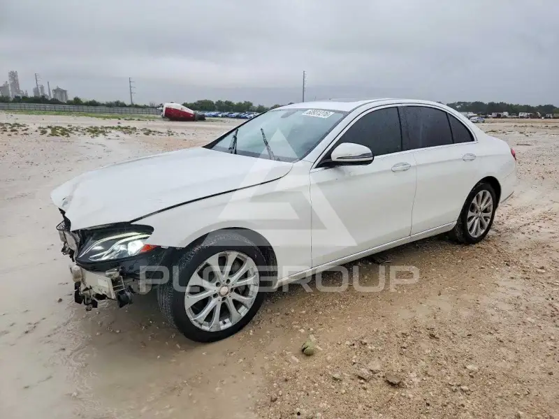 2017 Mercedes Benz E-Class фото