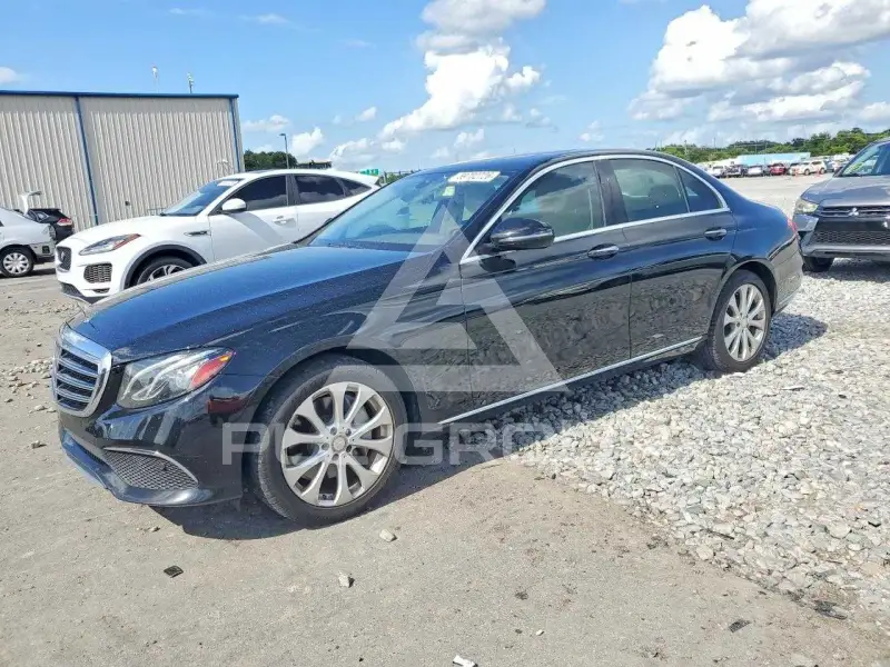2017 Mercedes Benz E-Class фото