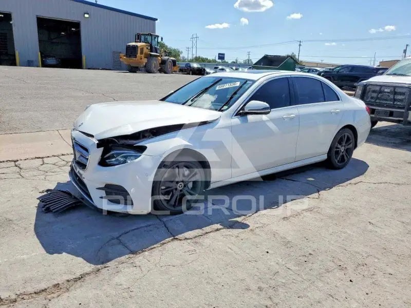 2017 Mercedes Benz E-Class фото