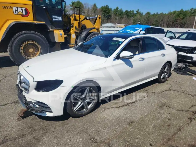 2017 Mercedes Benz E-Class фото