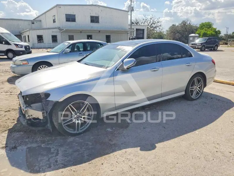 2017 Mercedes Benz E-Class photo