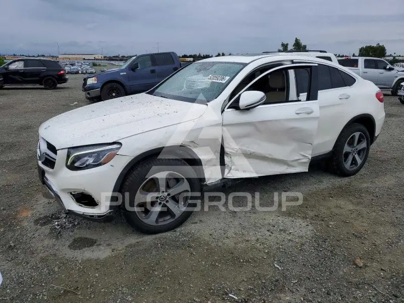 2017 Mercedes Benz GLC-Class фото