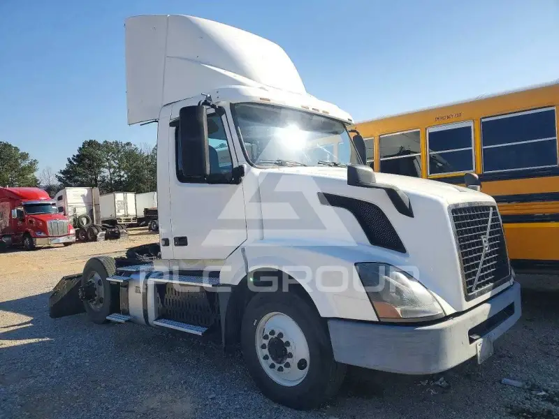 2017 Volvo VNL photo