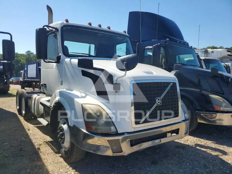 2017 Volvo VNL photo