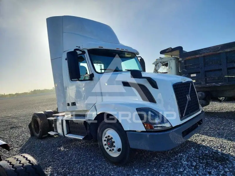 2017 Volvo VNL photo