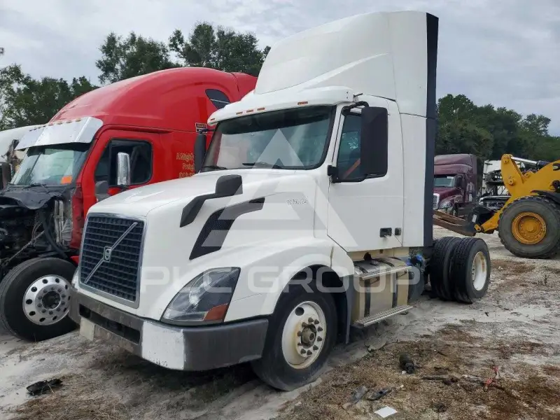 2017 Volvo VNL photo