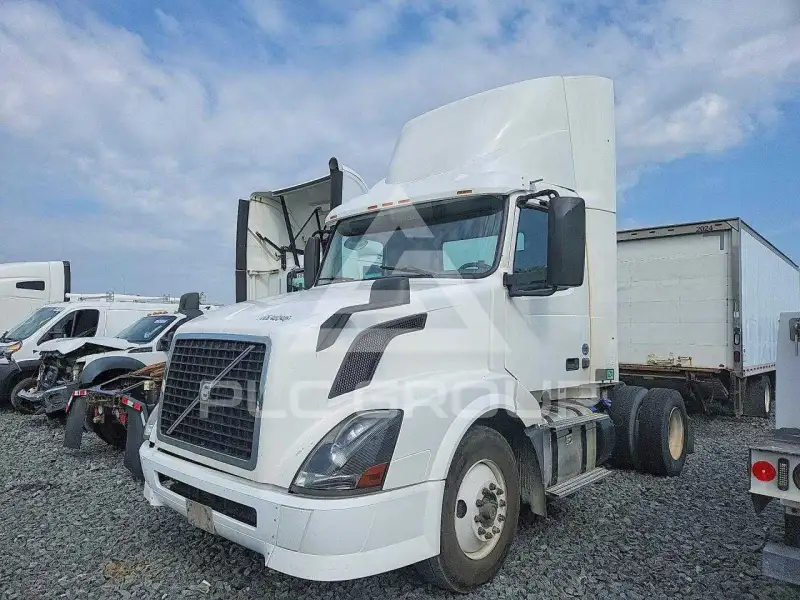 2017 Volvo VNL photo