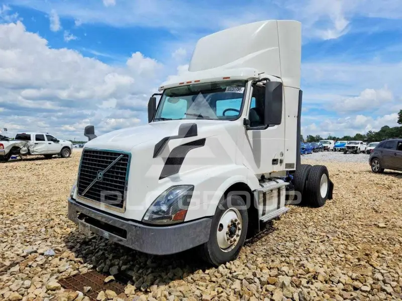 2017 Volvo VNL photo