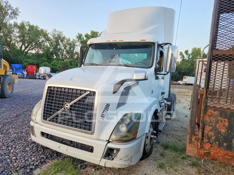 2017 Volvo VNL фото