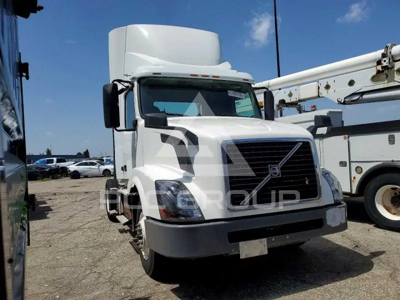 2017 Volvo VNL фото
