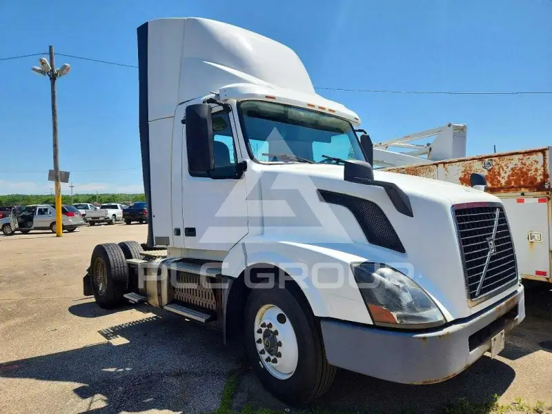 2017 Volvo VNL photo