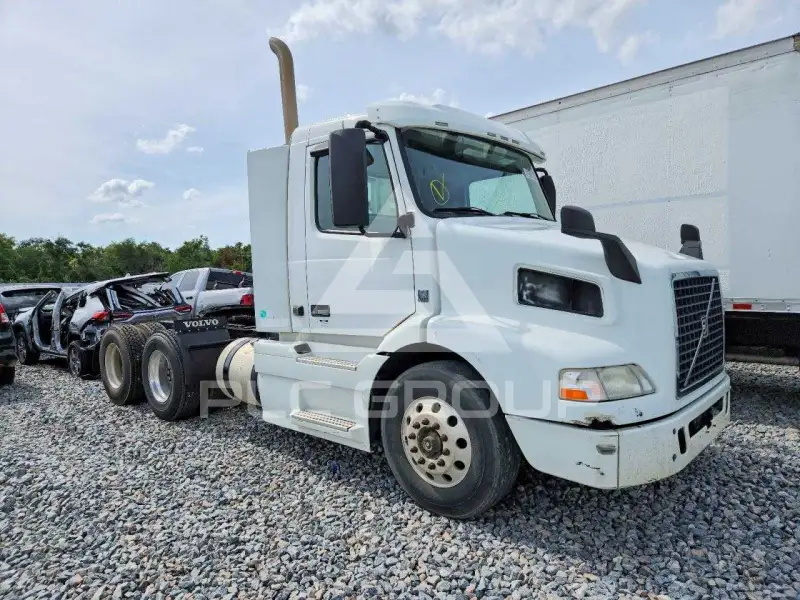 2017 Volvo VNL photo