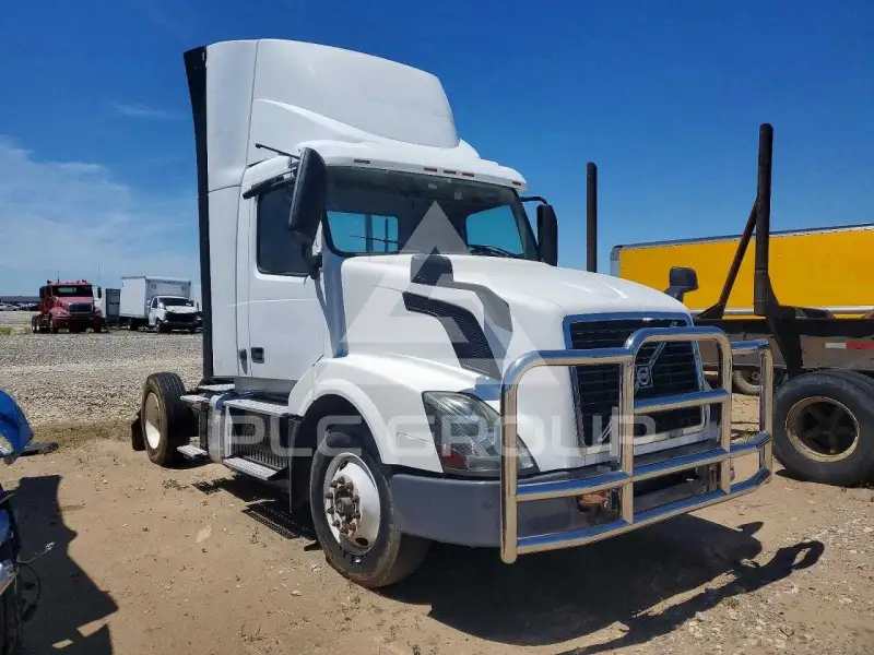 2017 Volvo VNL photo