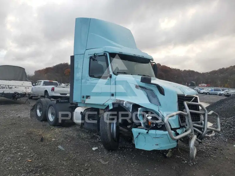 2017 Volvo VNL photo