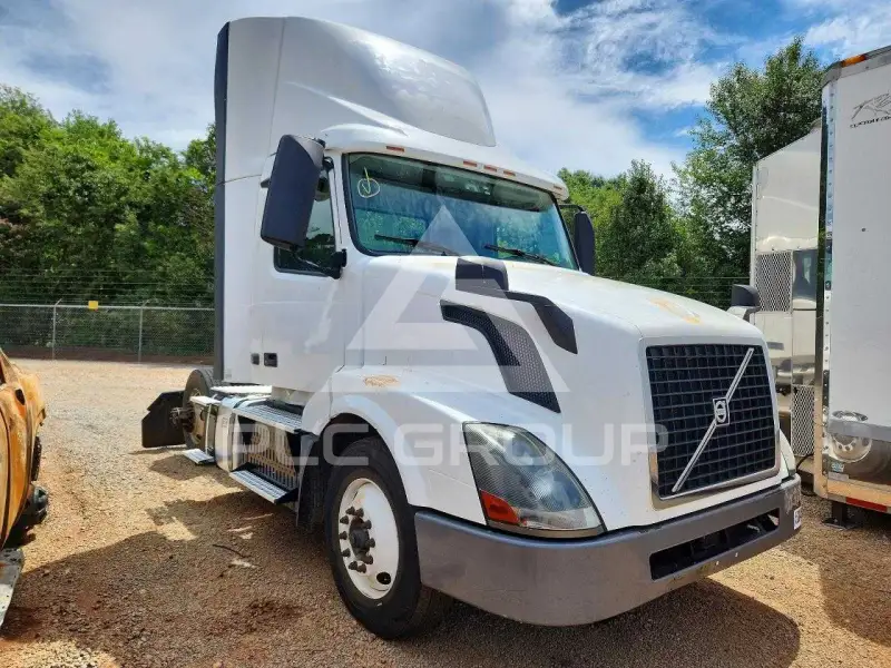 2017 Volvo VNL photo