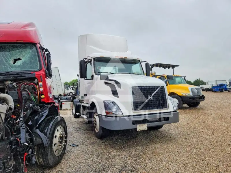 2017 Volvo VNL фото