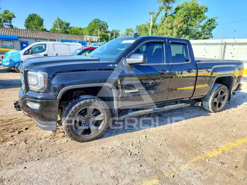 2017 GMC Sierra photo