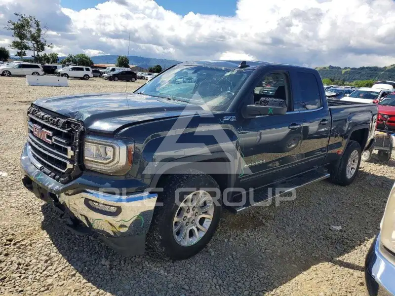2017 GMC Sierra photo