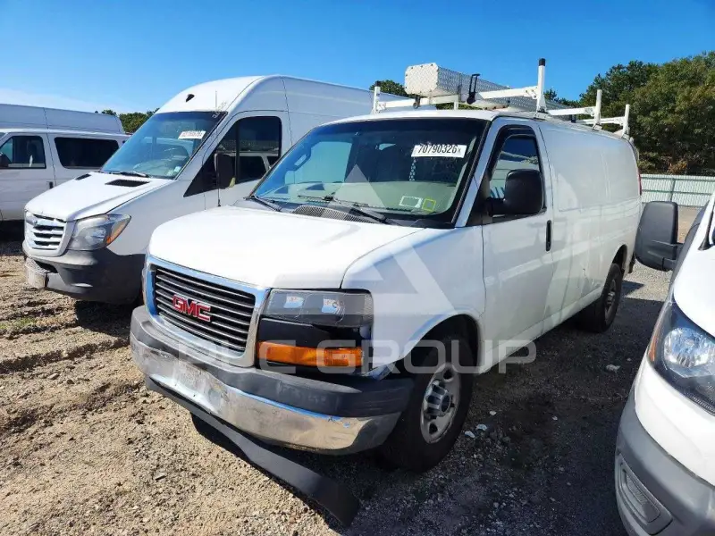 2017 GMC Savana фото