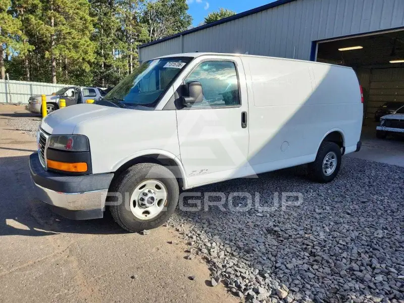 2017 GMC Savana фото