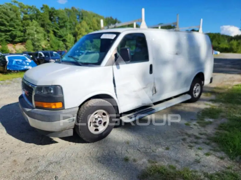 2017 GMC Savana photo
