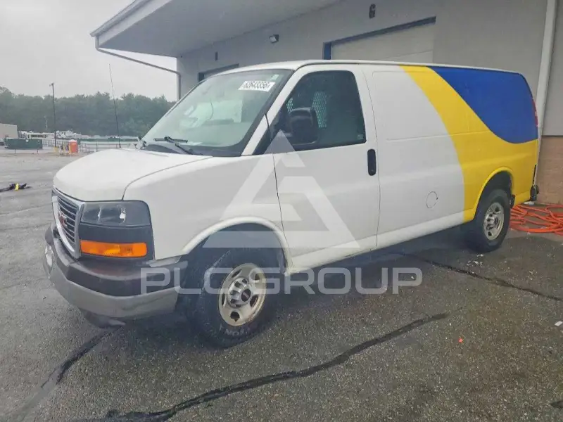 2017 GMC Savana photo