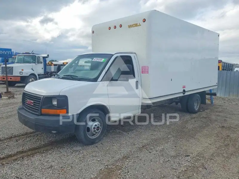 2017 GMC Savana photo