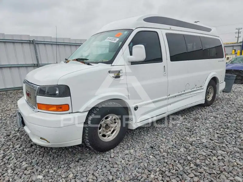 2017 GMC Savana фото