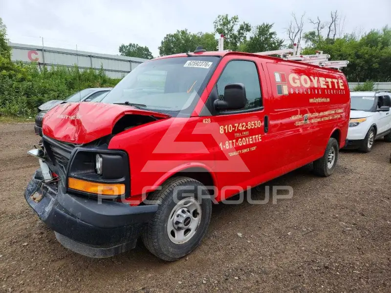 2017 GMC Savana photo